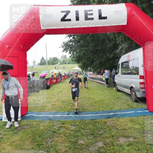 21.06.2025 - 27. Vierlanden-Triathlon MichiJ http://msf.ph/oto/8049948 15.06.2026 14:29:23 Ziel 1223, 1296 meine-sportfotos.de