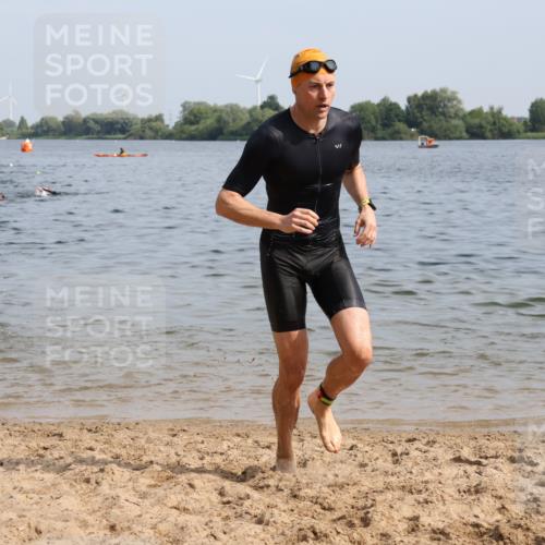 15.06.2025 - 27. Vierlanden-Triathlon Lena Gebhardt http://msf.ph/oto/8049949 15.06.2025 09:55:54 Schwimmen 268, 280, 283, 300, 303, 308, 310, 312, 322, 331, 338 meine-sportfotos.de