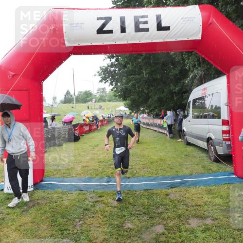 21.06.2025 - 27. Vierlanden-Triathlon MichiJ http://msf.ph/oto/8049955 15.06.2026 14:29:23 Ziel 1223, 1296 meine-sportfotos.de