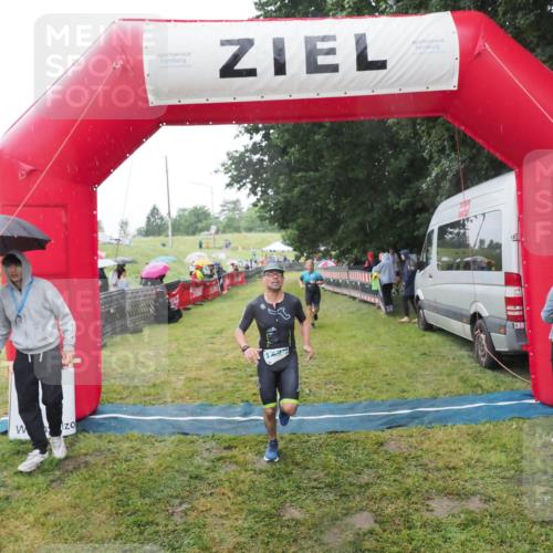 21.06.2025 - 27. Vierlanden-Triathlon MichiJ http://msf.ph/oto/8049957 15.06.2026 14:29:23 Ziel 1223, 1296 meine-sportfotos.de