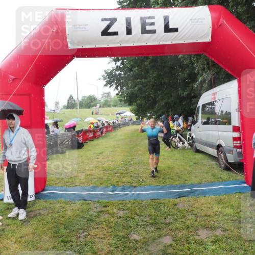 21.06.2025 - 27. Vierlanden-Triathlon MichiJ http://msf.ph/oto/8049959 15.06.2026 14:29:25 Ziel 1223, 1296 meine-sportfotos.de