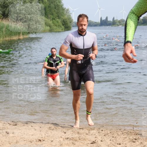 15.06.2025 - 27. Vierlanden-Triathlon Lena Gebhardt http://msf.ph/oto/8049963 15.06.2025 09:55:58 Schwimmen 268, 277, 280, 283, 285, 308, 310, 312, 322, 331, 338, 357 meine-sportfotos.de