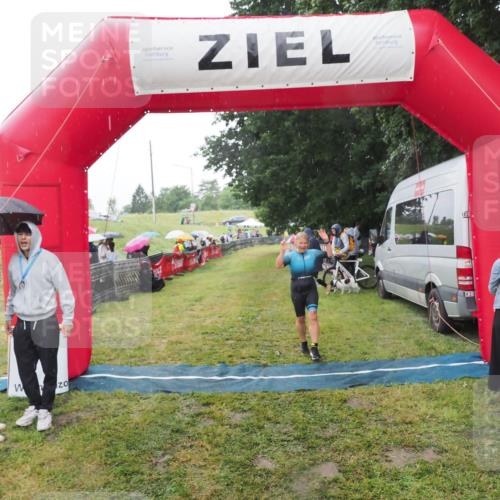 21.06.2025 - 27. Vierlanden-Triathlon MichiJ http://msf.ph/oto/8049964 15.06.2026 14:29:26 Ziel 1223, 1296 meine-sportfotos.de