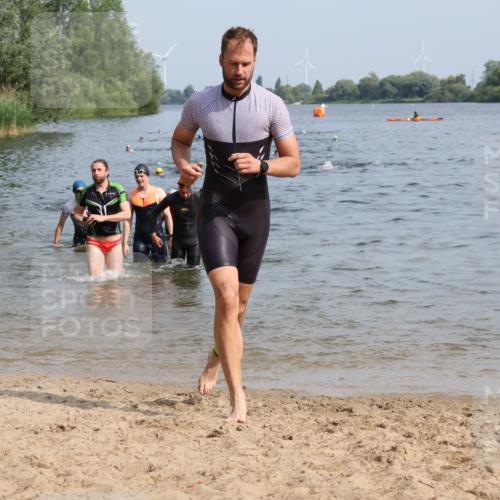 15.06.2025 - 27. Vierlanden-Triathlon Lena Gebhardt http://msf.ph/oto/8049966 15.06.2025 09:55:59 Schwimmen 268, 277, 280, 283, 285, 308, 310, 312, 322, 331, 338, 357 meine-sportfotos.de