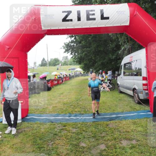 21.06.2025 - 27. Vierlanden-Triathlon MichiJ http://msf.ph/oto/8049970 15.06.2026 14:29:26 Ziel 1223, 1296 meine-sportfotos.de