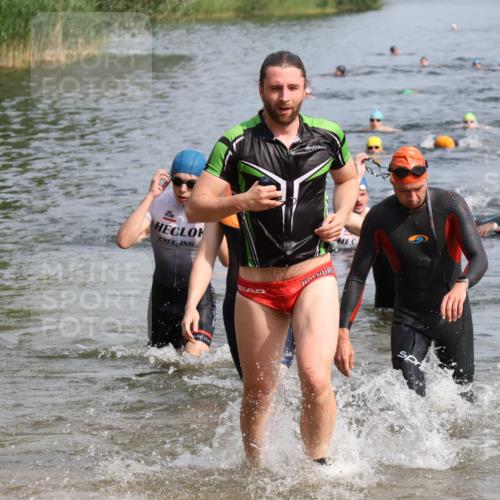 15.06.2025 - 27. Vierlanden-Triathlon Lena Gebhardt http://msf.ph/oto/8049975 15.06.2025 09:56:01 Schwimmen 268, 277, 280, 283, 285, 308, 310, 312, 322, 349, 357 meine-sportfotos.de