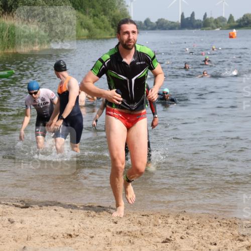 15.06.2025 - 27. Vierlanden-Triathlon Lena Gebhardt http://msf.ph/oto/8049982 15.06.2025 09:56:03 Schwimmen 268, 277, 285, 308, 310, 312, 315, 349, 357 meine-sportfotos.de
