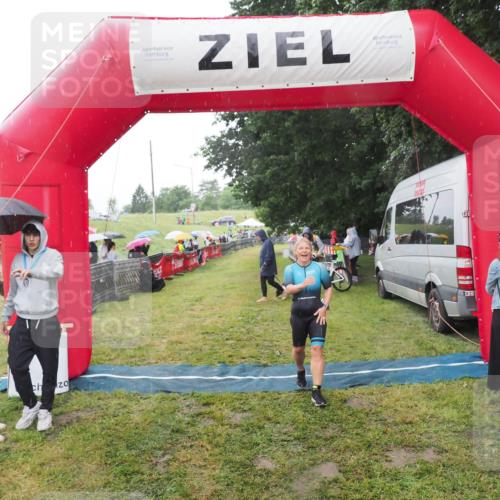 21.06.2025 - 27. Vierlanden-Triathlon MichiJ http://msf.ph/oto/8049983 15.06.2026 14:29:27 Ziel 1223, 1296 meine-sportfotos.de