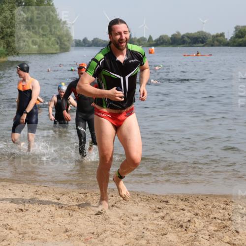 15.06.2025 - 27. Vierlanden-Triathlon Lena Gebhardt http://msf.ph/oto/8049986 15.06.2025 09:56:04 Schwimmen 268, 277, 285, 308, 310, 312, 315, 349, 357 meine-sportfotos.de