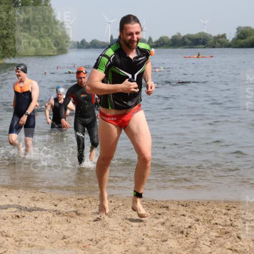 15.06.2025 - 27. Vierlanden-Triathlon Lena Gebhardt http://msf.ph/oto/8049988 15.06.2025 09:56:04 Schwimmen 268, 277, 285, 308, 310, 312, 315, 349, 357 meine-sportfotos.de