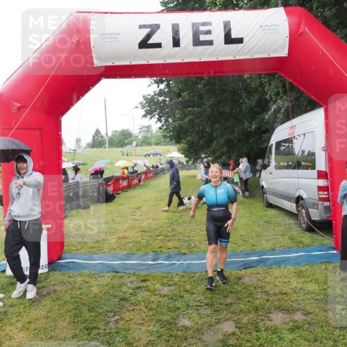 21.06.2025 - 27. Vierlanden-Triathlon MichiJ http://msf.ph/oto/8049989 15.06.2026 14:29:27 Ziel 1223, 1296 meine-sportfotos.de