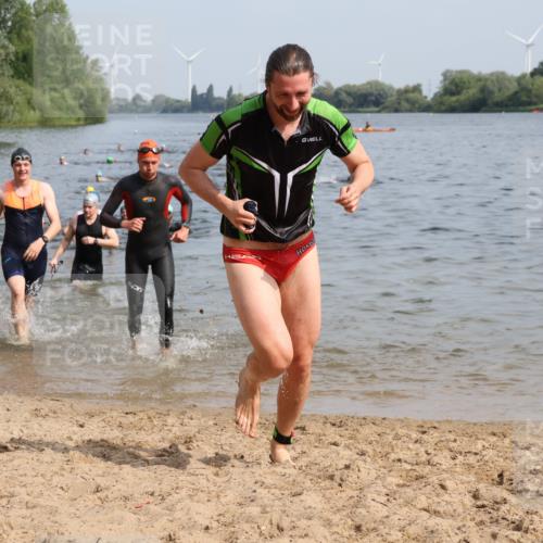 15.06.2025 - 27. Vierlanden-Triathlon Lena Gebhardt http://msf.ph/oto/8049990 15.06.2025 09:56:04 Schwimmen 268, 277, 285, 308, 310, 312, 315, 349, 357 meine-sportfotos.de