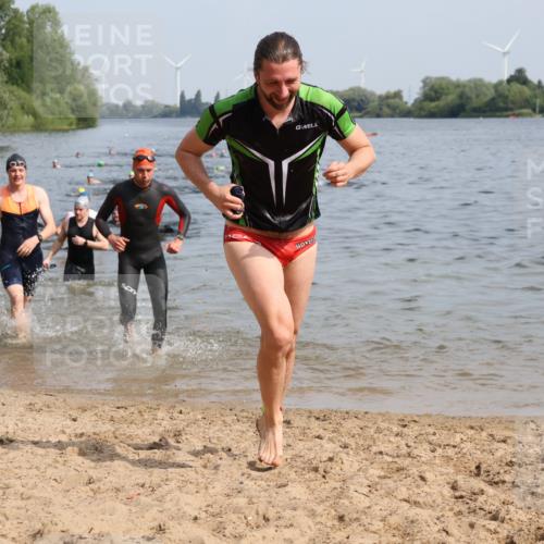 15.06.2025 - 27. Vierlanden-Triathlon Lena Gebhardt http://msf.ph/oto/8049992 15.06.2025 09:56:04 Schwimmen 268, 277, 285, 308, 310, 312, 315, 349, 357 meine-sportfotos.de