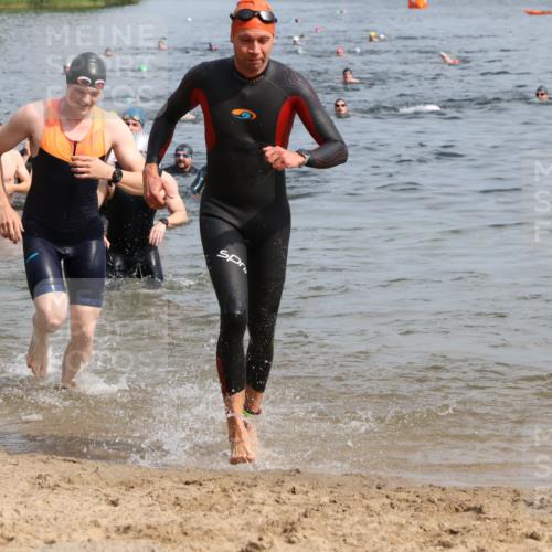 15.06.2025 - 27. Vierlanden-Triathlon Lena Gebhardt http://msf.ph/oto/8049994 15.06.2025 09:56:05 Schwimmen 268, 277, 285, 310, 312, 315, 349, 357 meine-sportfotos.de