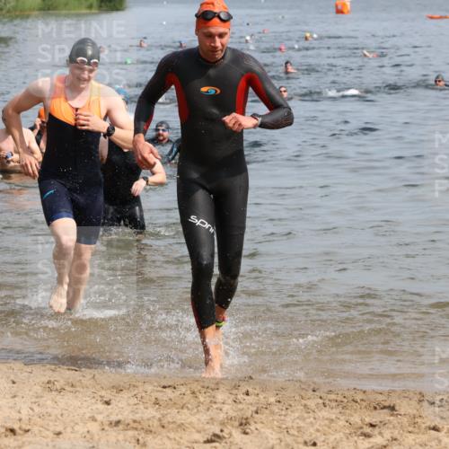 15.06.2025 - 27. Vierlanden-Triathlon Lena Gebhardt http://msf.ph/oto/8049996 15.06.2025 09:56:05 Schwimmen 268, 277, 285, 310, 312, 315, 349, 357 meine-sportfotos.de