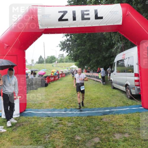 21.06.2025 - 27. Vierlanden-Triathlon MichiJ http://msf.ph/oto/8050003 15.06.2026 14:29:46 Ziel 1271 meine-sportfotos.de