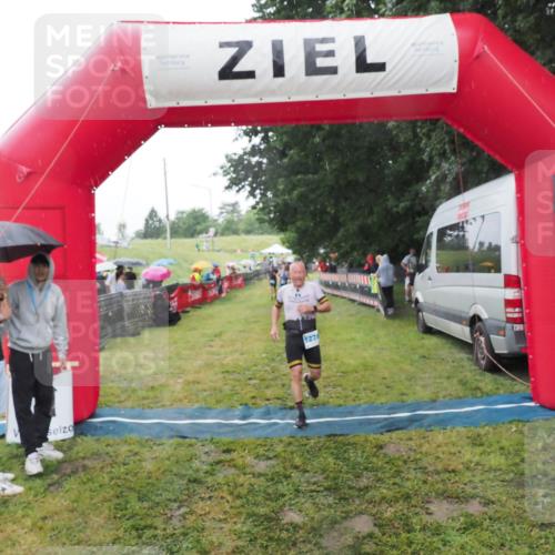 21.06.2025 - 27. Vierlanden-Triathlon MichiJ http://msf.ph/oto/8050006 15.06.2026 14:29:46 Ziel 1271 meine-sportfotos.de