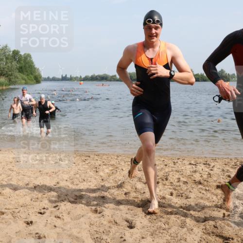 15.06.2025 - 27. Vierlanden-Triathlon Lena Gebhardt http://msf.ph/oto/8050009 15.06.2025 09:56:08 Schwimmen 268, 277, 285, 310, 312, 314, 315, 323, 349, 357 meine-sportfotos.de