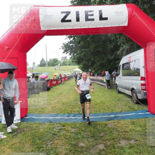 21.06.2025 - 27. Vierlanden-Triathlon MichiJ http://msf.ph/oto/8050010 15.06.2026 14:29:47 Ziel 1175, 1271, 1295 meine-sportfotos.de
