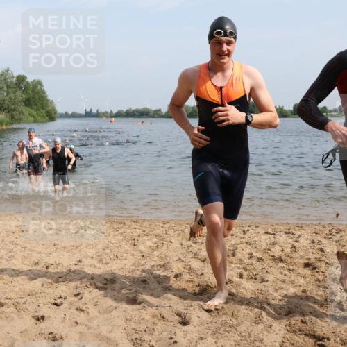 15.06.2025 - 27. Vierlanden-Triathlon Lena Gebhardt http://msf.ph/oto/8050011 15.06.2025 09:56:09 Schwimmen 260, 268, 277, 285, 312, 314, 315, 323, 349, 357 meine-sportfotos.de