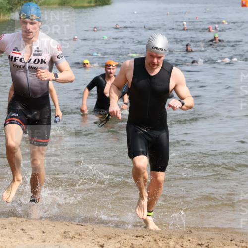 15.06.2025 - 27. Vierlanden-Triathlon Lena Gebhardt http://msf.ph/oto/8050015 15.06.2025 09:56:10 Schwimmen 260, 268, 277, 285, 314, 315, 323, 349, 357 meine-sportfotos.de