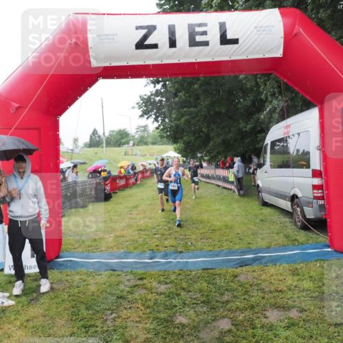 21.06.2025 - 27. Vierlanden-Triathlon MichiJ http://msf.ph/oto/8050016 15.06.2026 14:29:50 Ziel 1175, 1271, 1287, 1295 meine-sportfotos.de