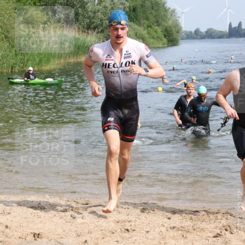 15.06.2025 - 27. Vierlanden-Triathlon Lena Gebhardt http://msf.ph/oto/8050019 15.06.2025 09:56:10 Schwimmen 260, 268, 277, 285, 314, 315, 323, 349, 357 meine-sportfotos.de