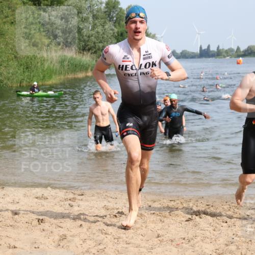 15.06.2025 - 27. Vierlanden-Triathlon Lena Gebhardt http://msf.ph/oto/8050021 15.06.2025 09:56:11 Schwimmen 260, 268, 277, 285, 314, 315, 323, 349, 357, 438 meine-sportfotos.de