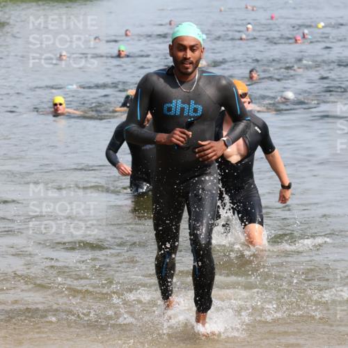 15.06.2025 - 27. Vierlanden-Triathlon Lena Gebhardt http://msf.ph/oto/8050024 15.06.2025 09:56:14 Schwimmen 260, 268, 277, 285, 314, 315, 323, 349, 357, 438 meine-sportfotos.de