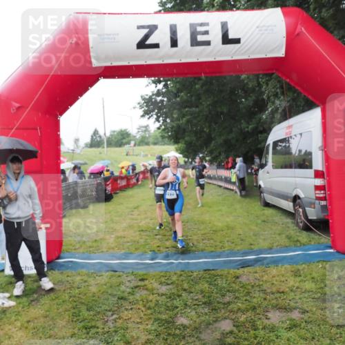 21.06.2025 - 27. Vierlanden-Triathlon MichiJ http://msf.ph/oto/8050027 15.06.2026 14:29:51 Ziel 1175, 1271, 1287, 1295 meine-sportfotos.de