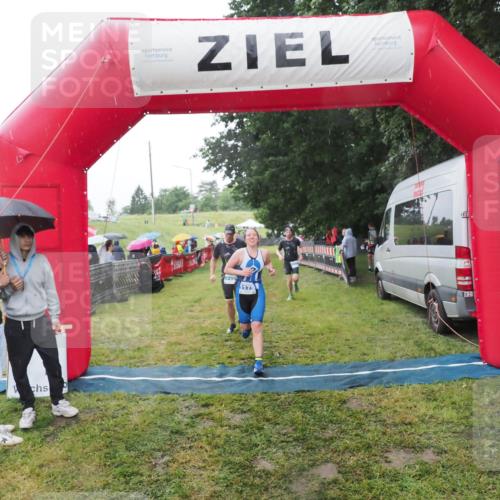 21.06.2025 - 27. Vierlanden-Triathlon MichiJ http://msf.ph/oto/8050029 15.06.2026 14:29:51 Ziel 1175, 1271, 1287, 1295 meine-sportfotos.de