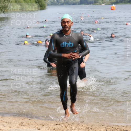 15.06.2025 - 27. Vierlanden-Triathlon Lena Gebhardt http://msf.ph/oto/8050030 15.06.2025 09:56:15 Schwimmen 260, 277, 285, 314, 315, 323, 349, 357, 438 meine-sportfotos.de