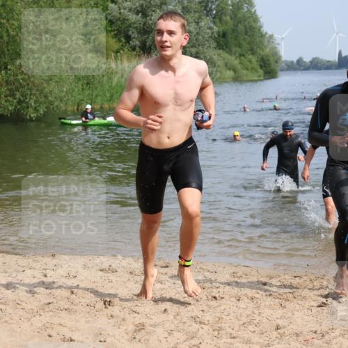 15.06.2025 - 27. Vierlanden-Triathlon Lena Gebhardt http://msf.ph/oto/8050036 15.06.2025 09:56:16 Schwimmen 260, 277, 285, 314, 315, 323, 349, 357, 438 meine-sportfotos.de