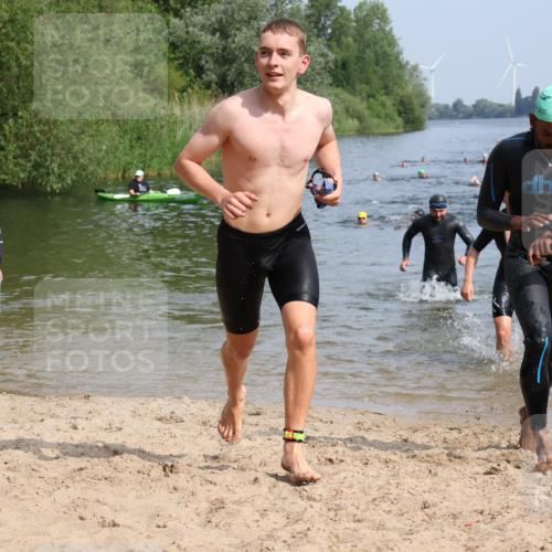 15.06.2025 - 27. Vierlanden-Triathlon Lena Gebhardt http://msf.ph/oto/8050038 15.06.2025 09:56:16 Schwimmen 260, 277, 285, 314, 315, 323, 349, 357, 438 meine-sportfotos.de