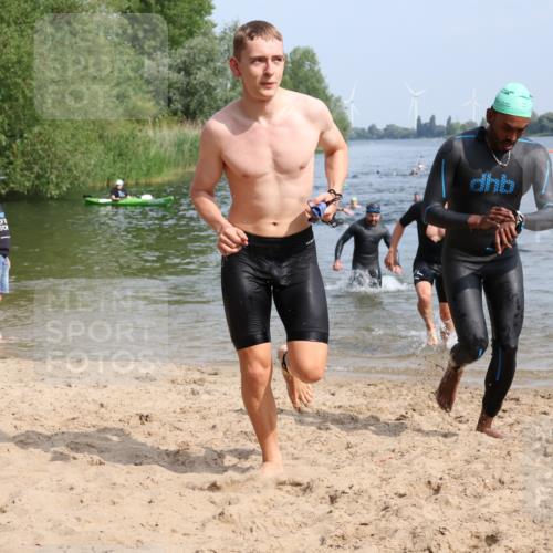 15.06.2025 - 27. Vierlanden-Triathlon Lena Gebhardt http://msf.ph/oto/8050042 15.06.2025 09:56:16 Schwimmen 260, 277, 285, 314, 315, 323, 349, 357, 438 meine-sportfotos.de