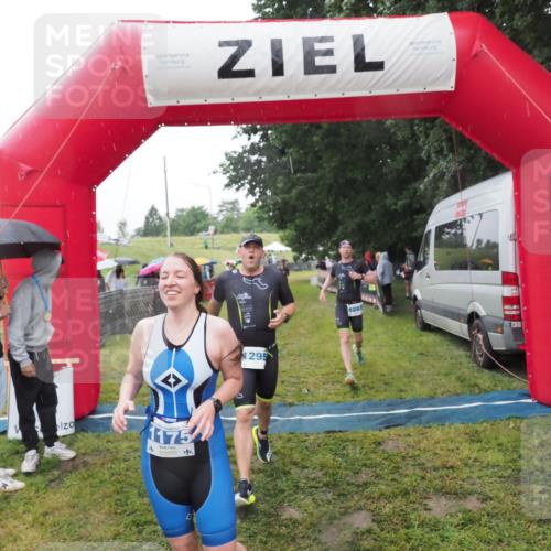 21.06.2025 - 27. Vierlanden-Triathlon MichiJ http://msf.ph/oto/8050043 15.06.2026 14:29:52 Ziel 1175, 1271, 1287, 1295 meine-sportfotos.de