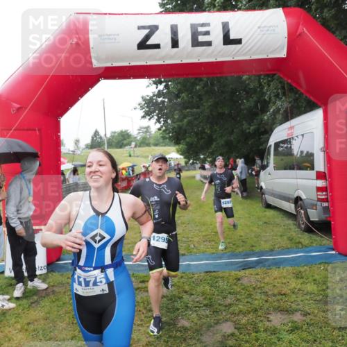 21.06.2025 - 27. Vierlanden-Triathlon MichiJ http://msf.ph/oto/8050046 15.06.2026 14:29:52 Ziel 1175, 1271, 1287, 1295 meine-sportfotos.de