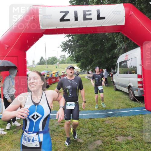 21.06.2025 - 27. Vierlanden-Triathlon MichiJ http://msf.ph/oto/8050047 15.06.2026 14:29:53 Ziel 1175, 1271, 1287, 1294, 1295 meine-sportfotos.de
