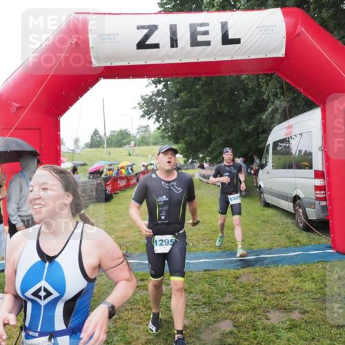 21.06.2025 - 27. Vierlanden-Triathlon MichiJ http://msf.ph/oto/8050050 15.06.2026 14:29:53 Ziel 1175, 1271, 1287, 1294, 1295 meine-sportfotos.de