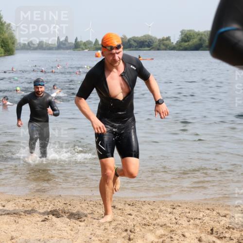 15.06.2025 - 27. Vierlanden-Triathlon Lena Gebhardt http://msf.ph/oto/8050052 15.06.2025 09:56:18 Schwimmen 260, 277, 314, 315, 323, 349, 438 meine-sportfotos.de