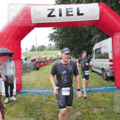 21.06.2025 - 27. Vierlanden-Triathlon MichiJ http://msf.ph/oto/8050055 15.06.2026 14:29:53 Ziel 1175, 1271, 1287, 1294, 1295 meine-sportfotos.de