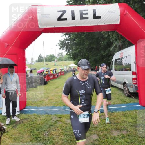 21.06.2025 - 27. Vierlanden-Triathlon MichiJ http://msf.ph/oto/8050057 15.06.2026 14:29:53 Ziel 1175, 1271, 1287, 1294, 1295 meine-sportfotos.de