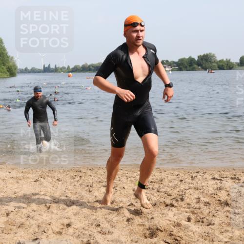15.06.2025 - 27. Vierlanden-Triathlon Lena Gebhardt http://msf.ph/oto/8050058 15.06.2025 09:56:19 Schwimmen 260, 314, 315, 323, 349, 438 meine-sportfotos.de