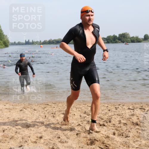 15.06.2025 - 27. Vierlanden-Triathlon Lena Gebhardt http://msf.ph/oto/8050059 15.06.2025 09:56:19 Schwimmen 260, 314, 315, 323, 349, 438 meine-sportfotos.de