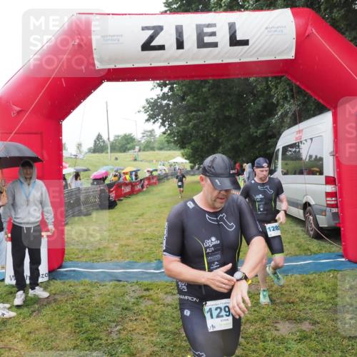 21.06.2025 - 27. Vierlanden-Triathlon MichiJ http://msf.ph/oto/8050060 15.06.2026 14:29:53 Ziel 1175, 1271, 1287, 1294, 1295 meine-sportfotos.de