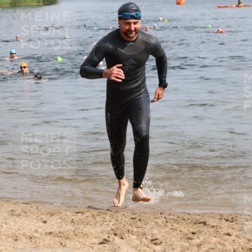 15.06.2025 - 27. Vierlanden-Triathlon Lena Gebhardt http://msf.ph/oto/8050061 15.06.2025 09:56:20 Schwimmen 260, 314, 315, 323, 349, 438 meine-sportfotos.de