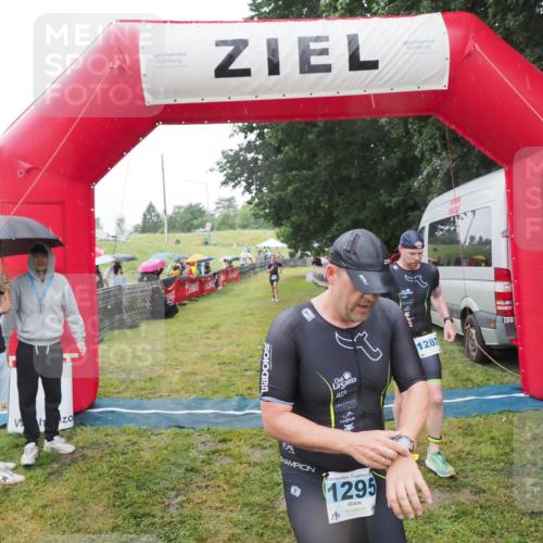 21.06.2025 - 27. Vierlanden-Triathlon MichiJ http://msf.ph/oto/8050062 15.06.2026 14:29:53 Ziel 1175, 1271, 1287, 1294, 1295 meine-sportfotos.de