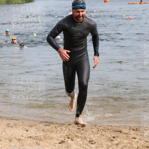 15.06.2025 - 27. Vierlanden-Triathlon Lena Gebhardt http://msf.ph/oto/8050063 15.06.2025 09:56:20 Schwimmen 260, 314, 315, 323, 349, 438 meine-sportfotos.de