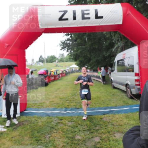 21.06.2025 - 27. Vierlanden-Triathlon MichiJ http://msf.ph/oto/8050064 15.06.2026 14:29:58 Ziel 1175, 1287, 1294, 1295 meine-sportfotos.de