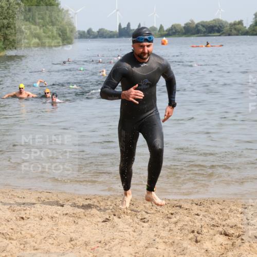 15.06.2025 - 27. Vierlanden-Triathlon Lena Gebhardt http://msf.ph/oto/8050065 15.06.2025 09:56:20 Schwimmen 260, 314, 315, 323, 349, 438 meine-sportfotos.de